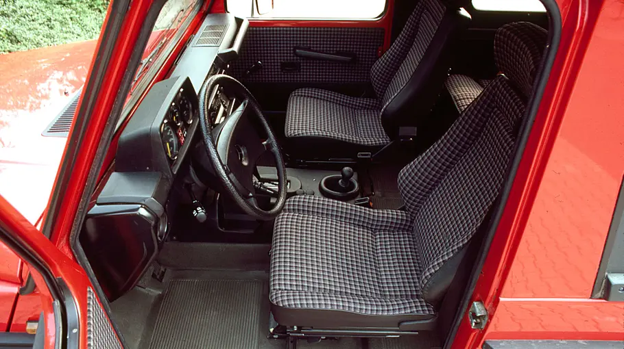 Das Interieur des Mercedes 280 GE. 