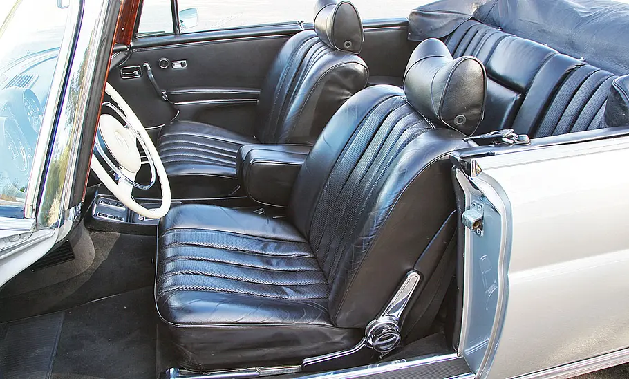 Mercedes 280 SE 3.5 Die Sitze des Mercedes 280 SE 3.5
