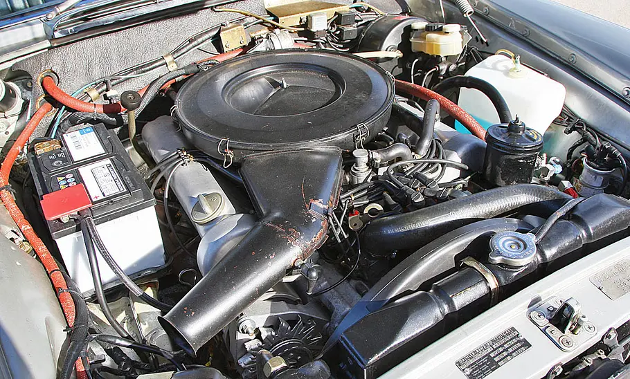 Der Motor des Mercedes 280 SE 3.5