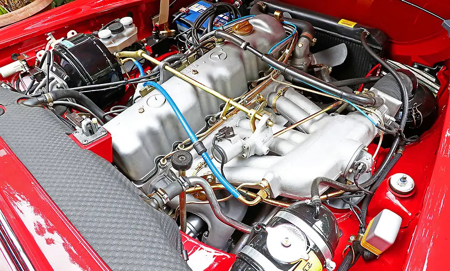 Der Motor des Mercedes 280 SL (W113).