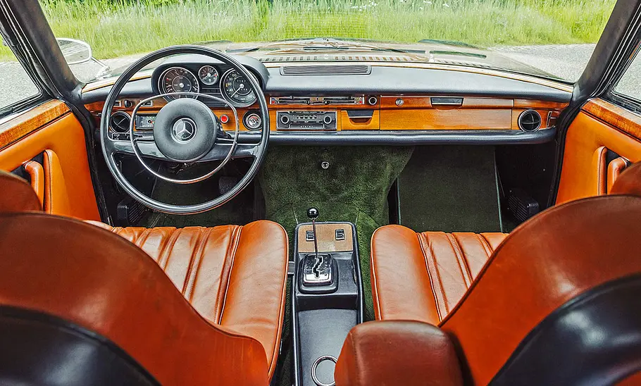 Das Cockpit des Mercedes 300 SEL 6.3 Coupé Pininfarina.