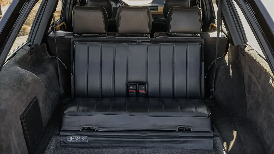 Der Kofferraum des Mercedes 300 TE 6.0 AMG.