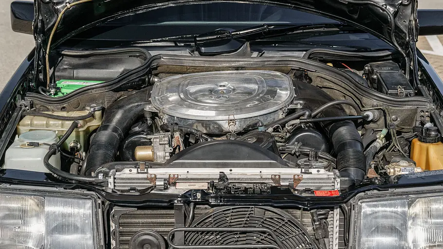 Der Motor des Mercedes 300 TE 6.0 AMG.