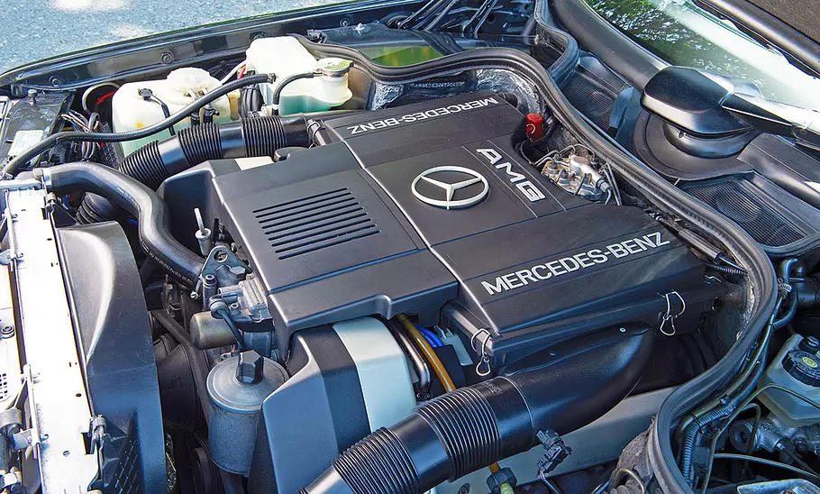 Der Motor des Mercedes 300 CE 6.0 AMG Hammer Coupé.