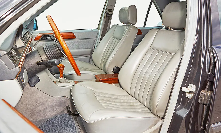 Die Sitze des Mercedes 300 E AMG.