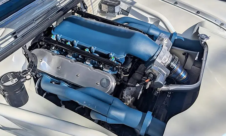 Der Motor des Mercedes 300 SEL Blue Boar.