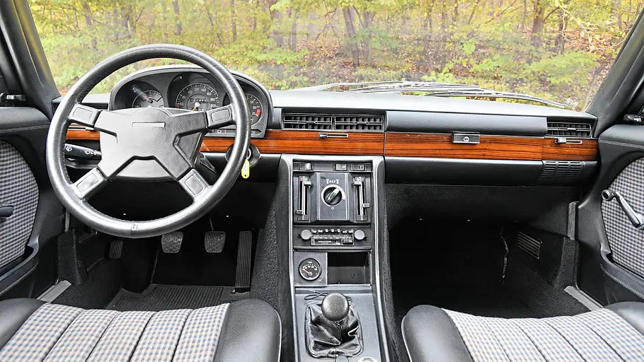 Mercedes 350 SE AMG Das Cockpit des Mercedes 350 SE AMG.