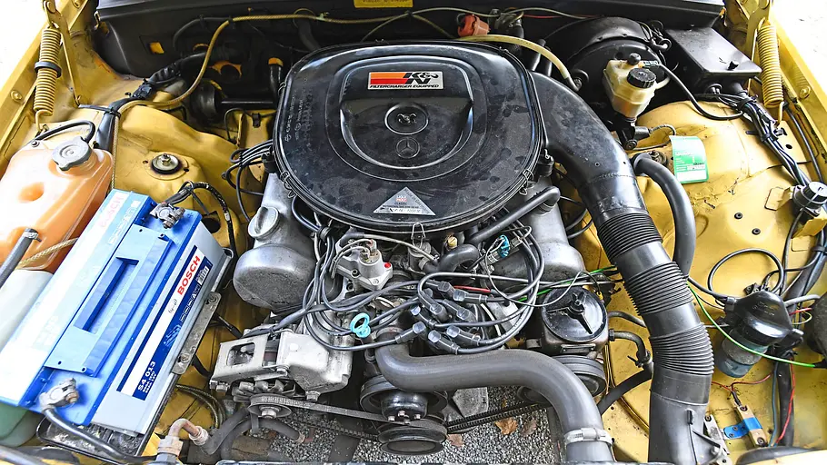 Mercedes 350 SE AMG Der Motor des Mercedes 350 SE AMG.