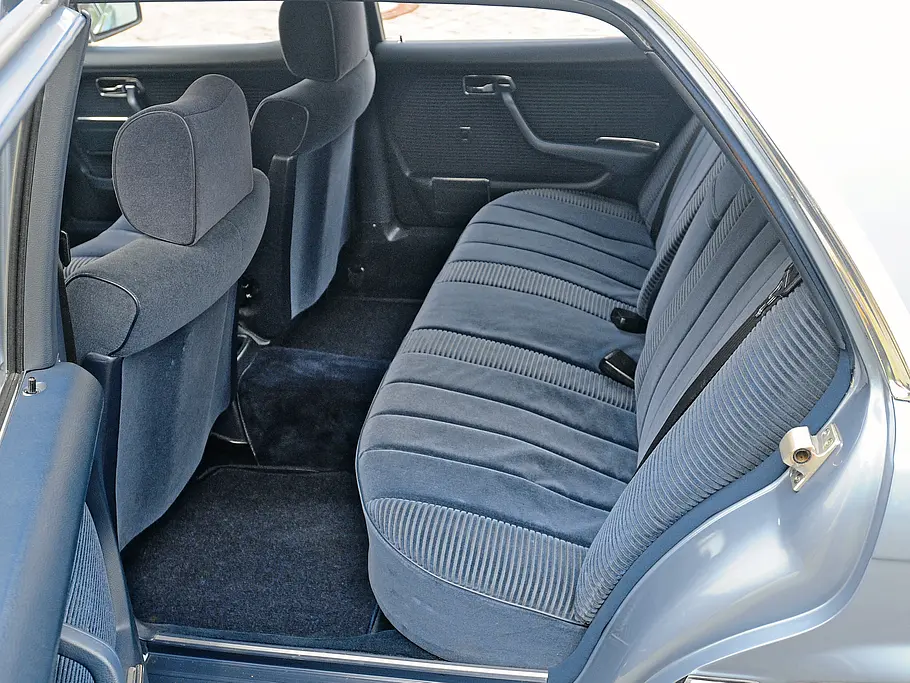 Mercedes 450 SEL Vergleich Bilder technische Daten Fond