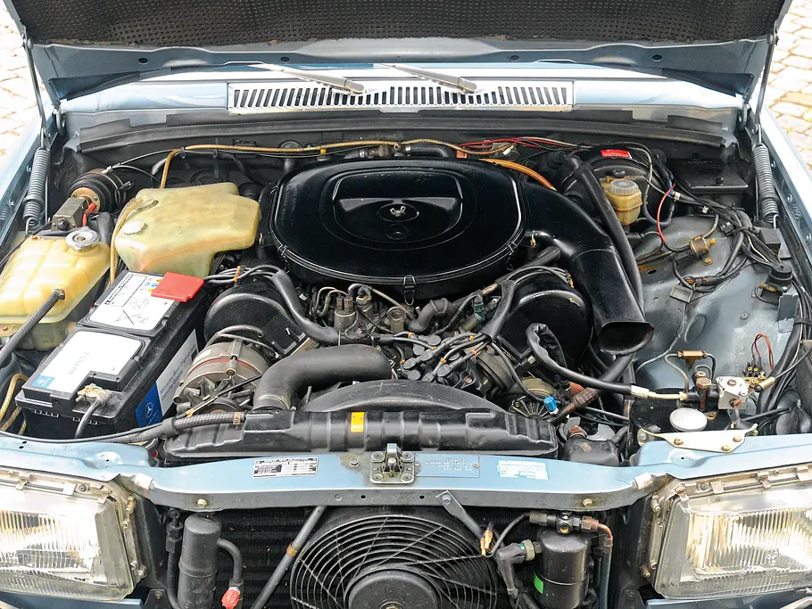 Mercedes 450 SEL Vergleich Bilder technische Daten Motor
