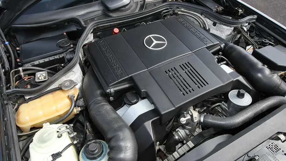 Mercedes 500 E Der Motor des Mercedes 500 E.