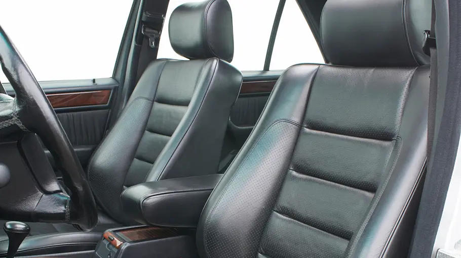 Die Sitze des Mercedes 500 E.