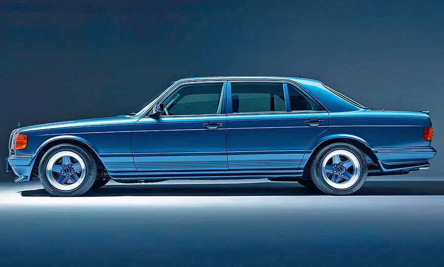 Mercedes 500 SEL 5.0 AMG Der Mercedes 500 SEL 5.0 AMG stehend seitlich.