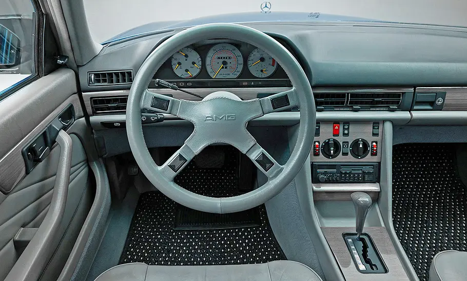 Mercedes 500 SEL 5.0 AMG Das Cockpit des Mercedes 500 SEL 5.0 AMG.