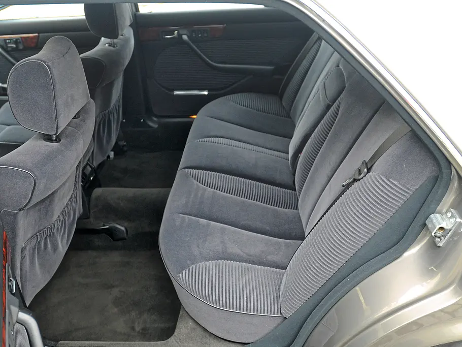 Mercedes 560 SEL Vergleich Bilder technische Daten Fond