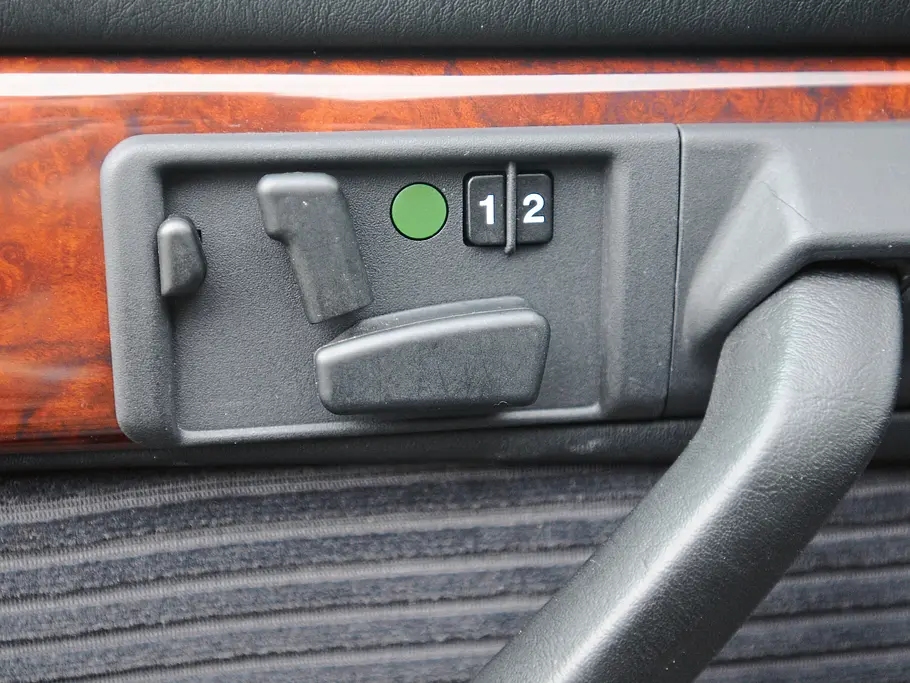 Mercedes 560 SEL Vergleich Bilder technische Daten Sitzverstellung