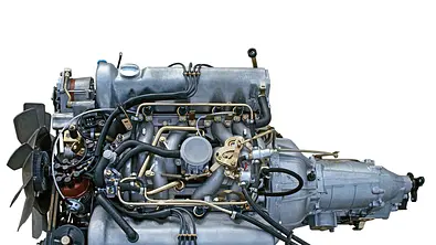 Mercedes M100 V8 Bilder Motor