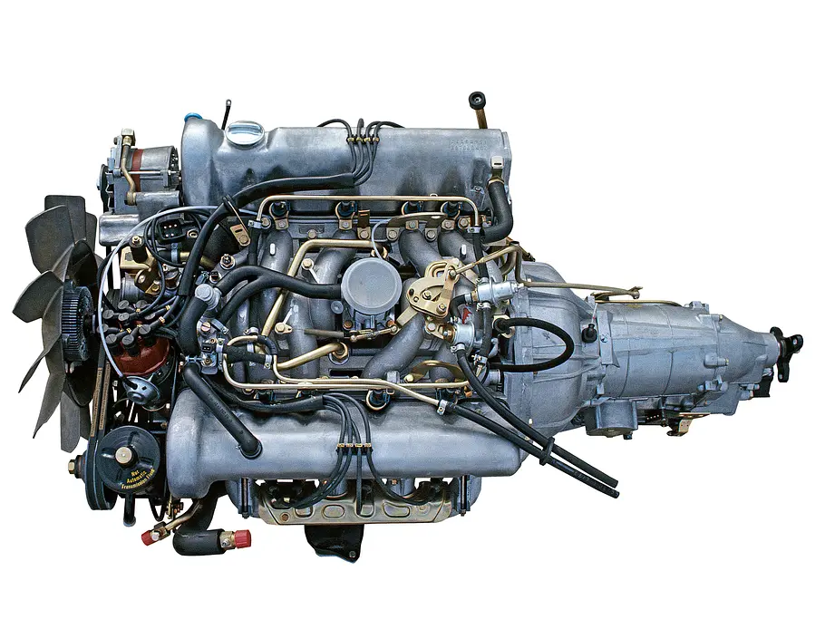 Mercedes M100 V8 Bilder Motor