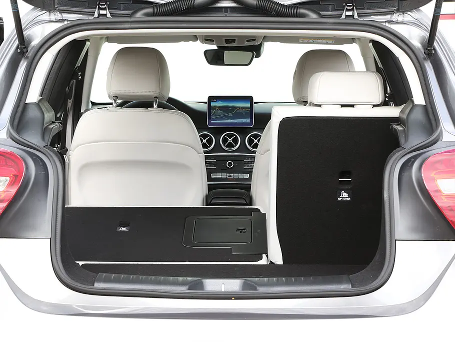 Mercedes A-Klasse Facelift 2015 A 180