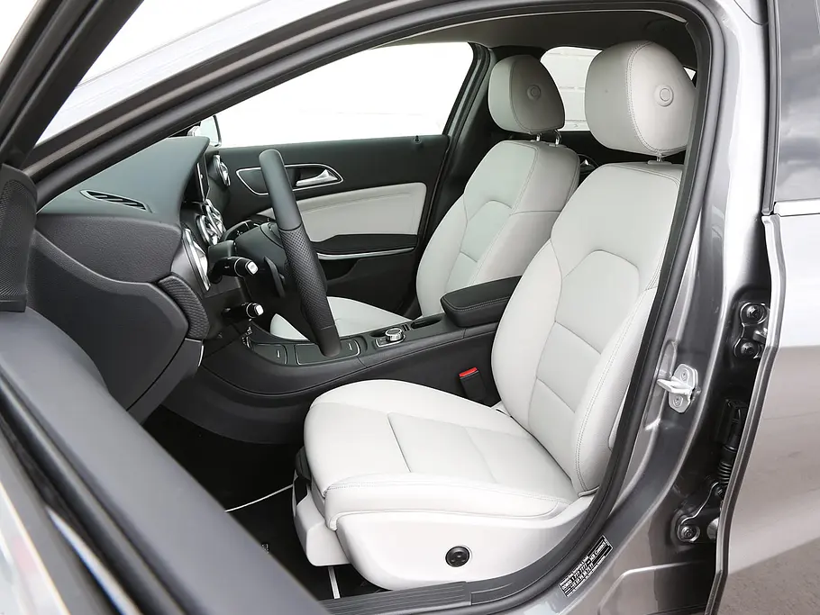 Mercedes A-Klasse Facelift 2015 A 180