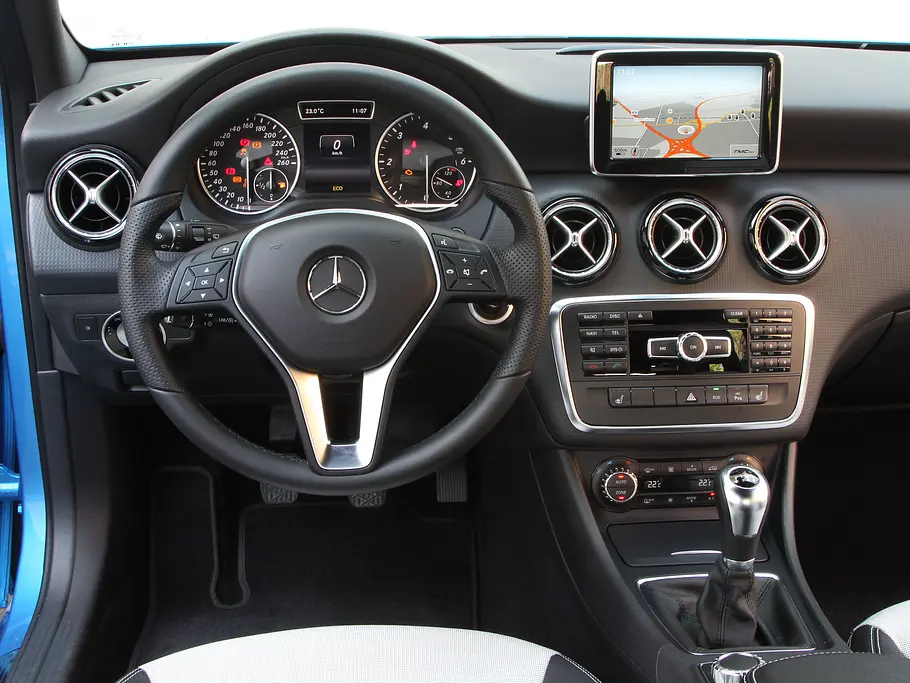 Mercedes A 200 Mercedes A 200 Vergleich Bilder technische Daten Kompaktklasse Cockpit