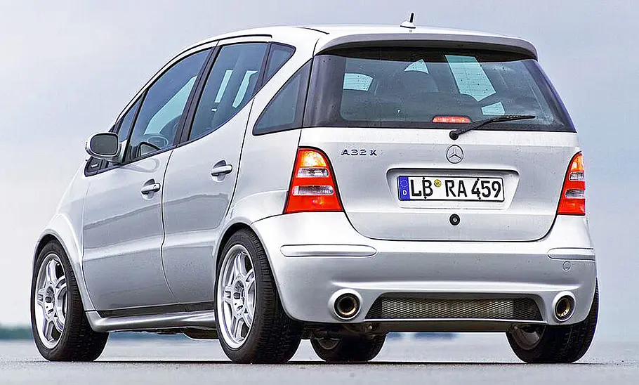 Der Mercedes A 32 K statisch von schräg vorne fotografiert.