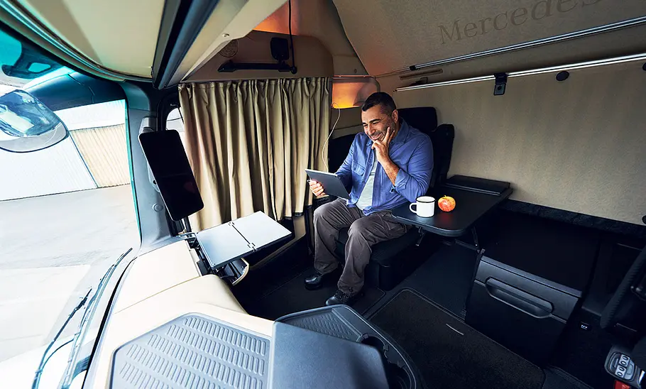 Blick in den Innenraum des Mercedes Actros L (2024).