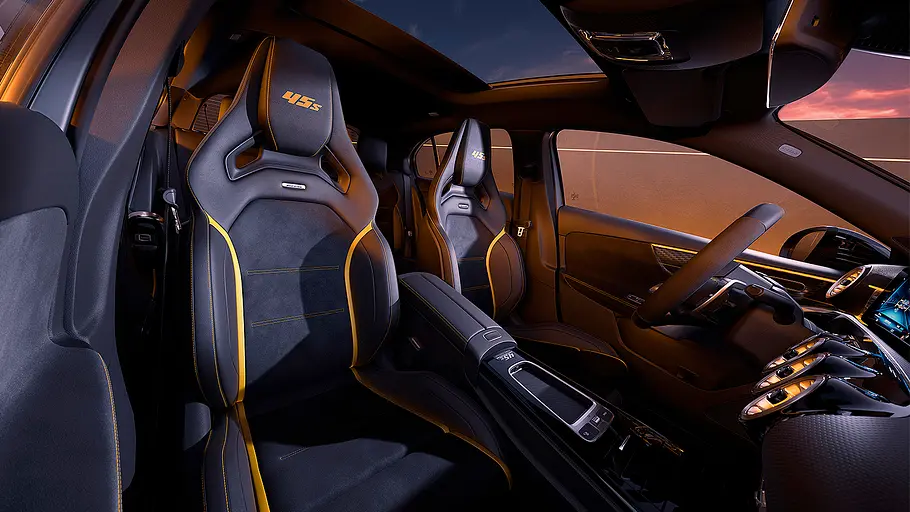 Blick in das Cockpit des Mercedes-AMG A45 S Final Edition (2026).