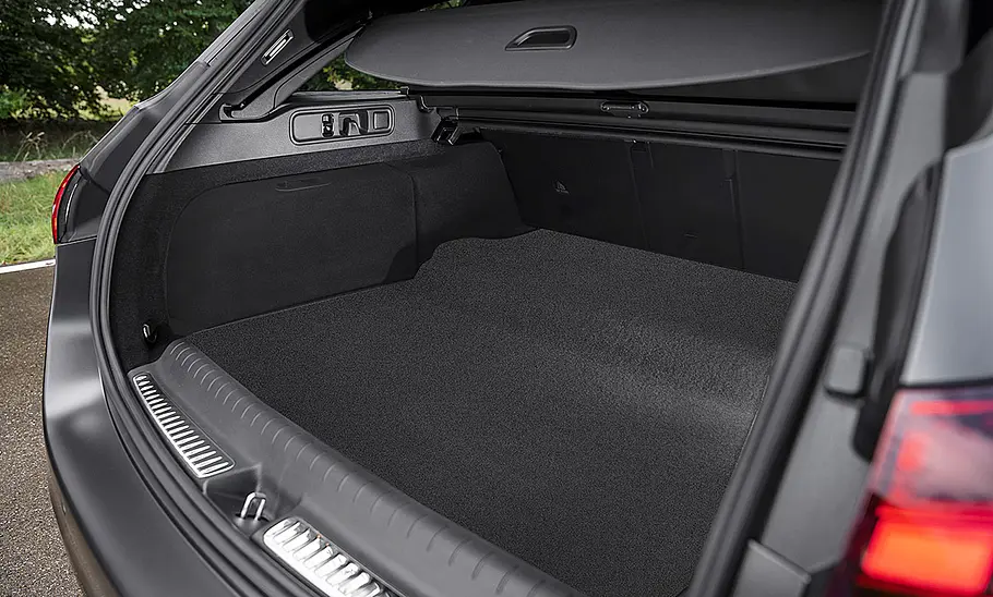 Mercedes-AMG C 63 S E Performance T-Modell (2023) Mercedes-AMG C 63 S E Performance T-Modell (2023)