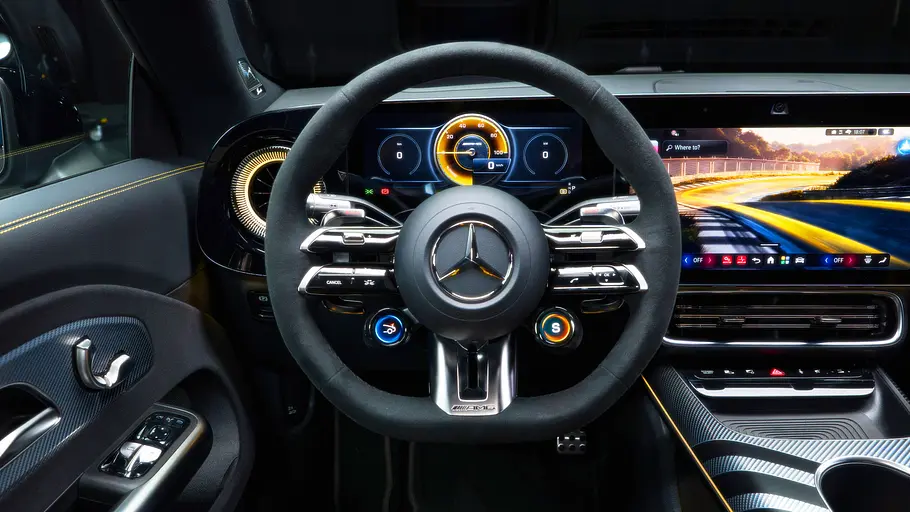Mercedes-AMG CLA 45 4Matic+ Das Cockpit des Mercedes-AMG CLA 45 4Matic+ mit Lenkrad mittig im Bild.
