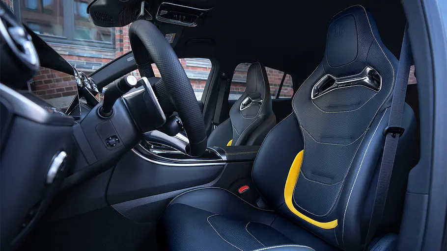 Blick in das Cockpit des Mercedes-AMG GLC 53 (2026).