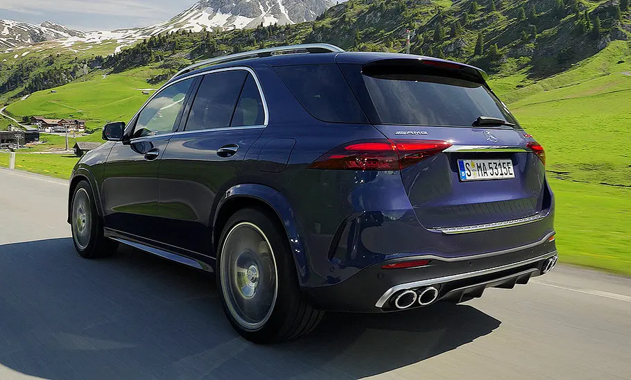 Mercedes-AMG GLE 53 (2024); Außenansicht; fahrend; SUV; Heckansicht