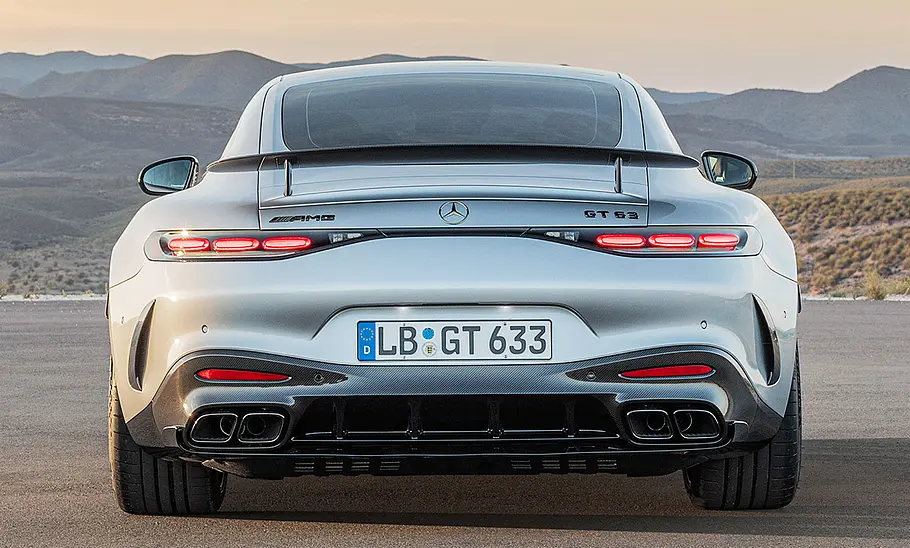 Mercedes-AMG GT (2023) Der Mercedes-AMG GT (2023) statisch von hinten fotografiert.