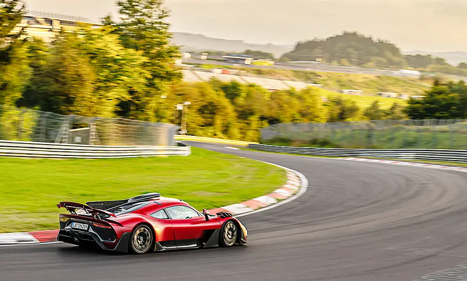 Mercedes AMG One Mercedes AMG One Heckansicht fahrend