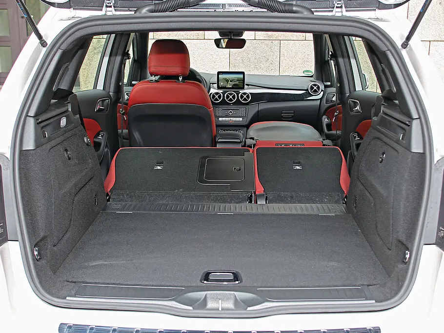 Mercedes B 200 CDI 4Matic 2014 Facelift Test Fahrbericht Innenraum Kofferraum Rückbank