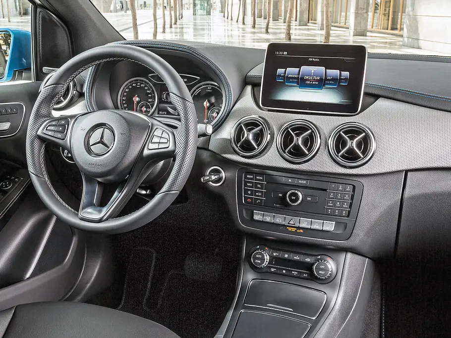 Mercedes B-Klasse Electric Drive Elektroauto Van Eco-Mobilität Test Cockpit