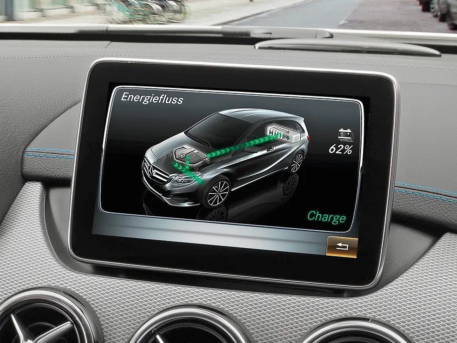 Mercedes B-Klasse Electric Drive Elektroauto Van Eco-Mobilität Test Display