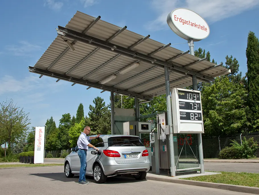 Drei Erdgastanks: Der Mercedes B 200 Natural Gas Drive