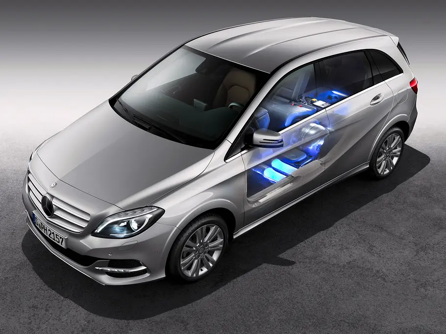 Mercedes B 200 NGD: Drei Tanks mit Erdgas im Unterboden
