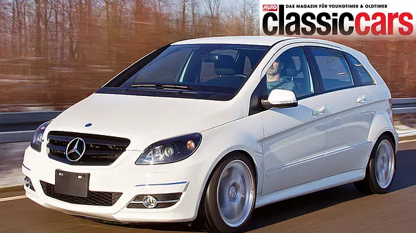 Der Mercedes B55 AMG fahrend von schräg vorne - Foto: Mercedes