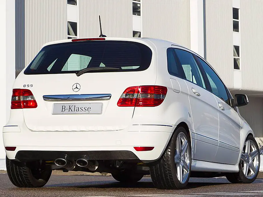 Der Mercedes B55 AMG stehend von hinten