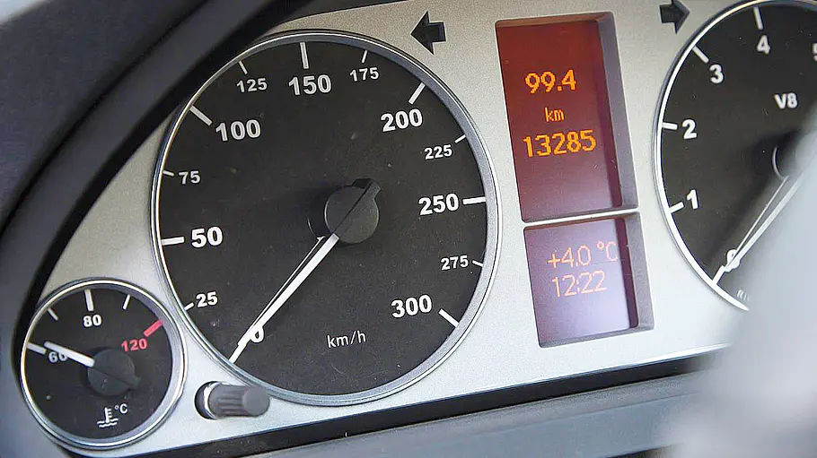 Der Tacho des Mercedes B55 AMG