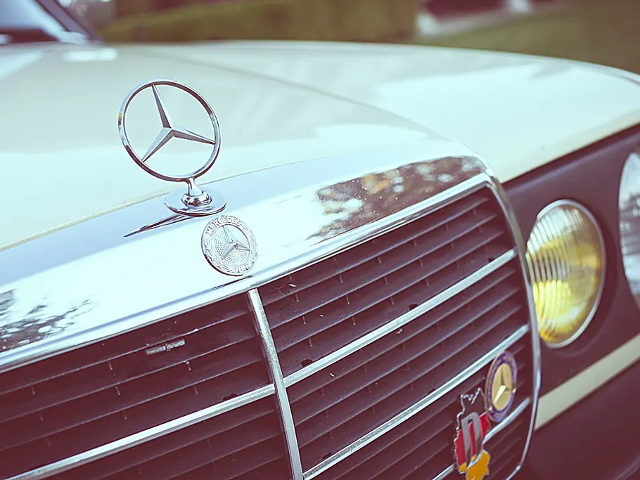 Alter Benz macht auf Lässig Alter Benz macht auf Lässig