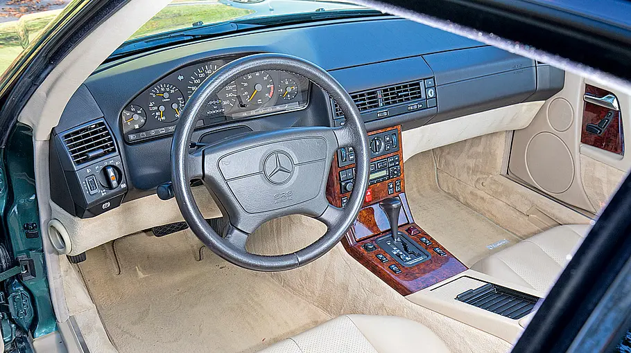 Mercedes-Benz SL (R 129) Das Cockpit des Mercedes-Benz SL (R 129).