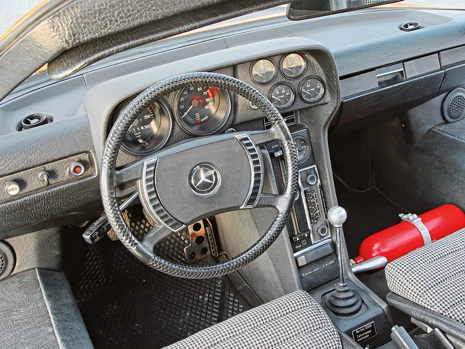 Mercedes C111 Traumwagen Bilder technische Daten Cockpit