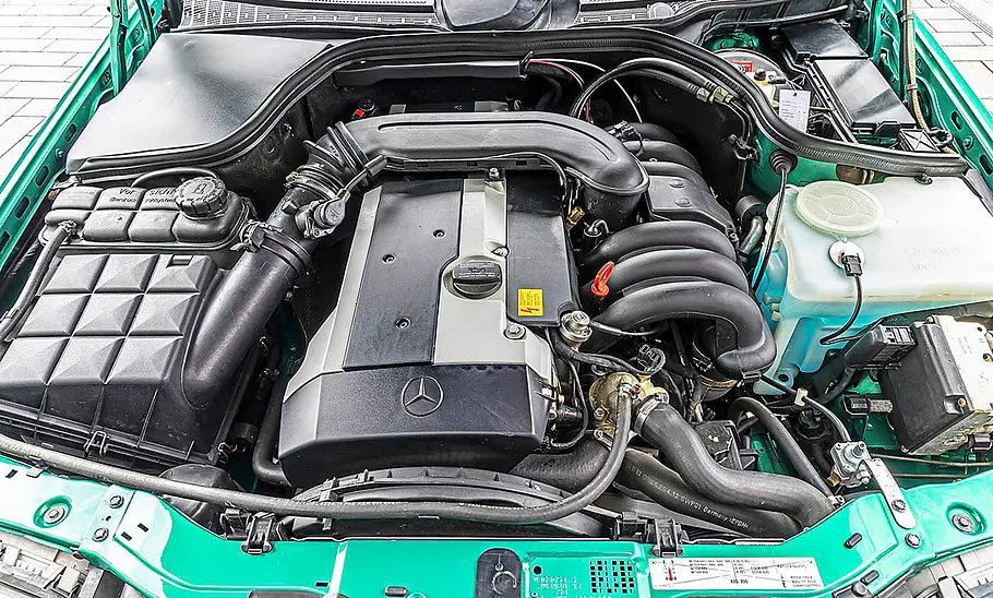 Mercedes C 280 Der Motor des Mercedes C 280.