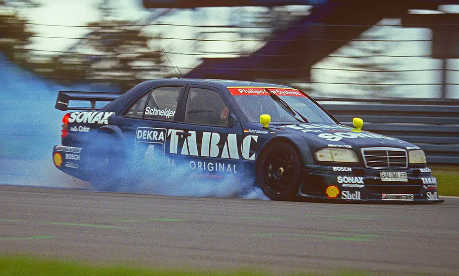 Mercedes C-Klasse (W202) DTM 1994 Die Mercedes C-Klasse (W202) DTM 1994 mit Bremsproblemen.