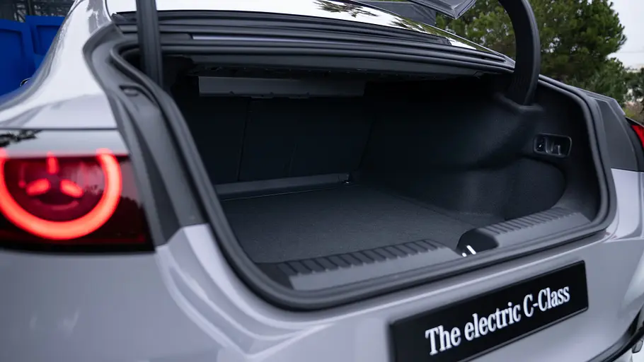 Der Kofferraum der Mercedes C-Klasse EQ in der Detailaufnahme.