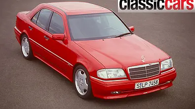 Der Mercedes C36 AMG (W202) statisch von schräg vorne fotografiert. - Foto: Mercedes