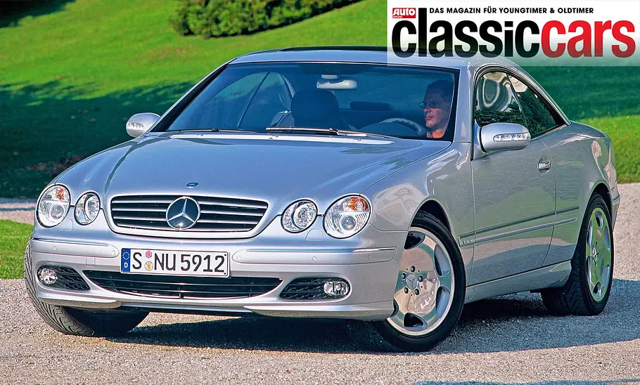 Der Mercedes CL stehend von schräg vorne
